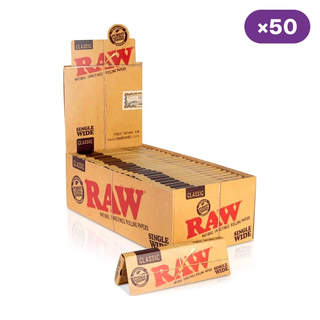 Caja expositora RAW Classic Single Wide abierta con libritos de papel y uno colocado delante, sobre fondo blanco.