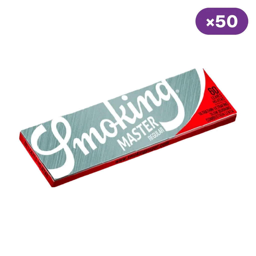 Librillo Smoking Master Regular en diagonal, con cubierta verde grisácea y extremos rojos, junto al distintivo de 50 unidades.