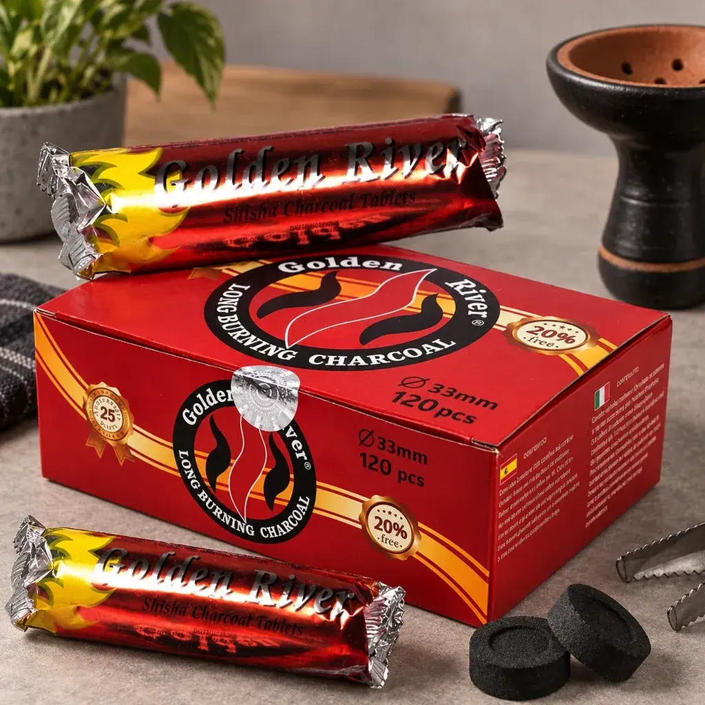 Caja roja y dos rollos de tabletas de carbón Golden River, con tres pastillas negras delante y una cazoleta de cachimba al fondo.