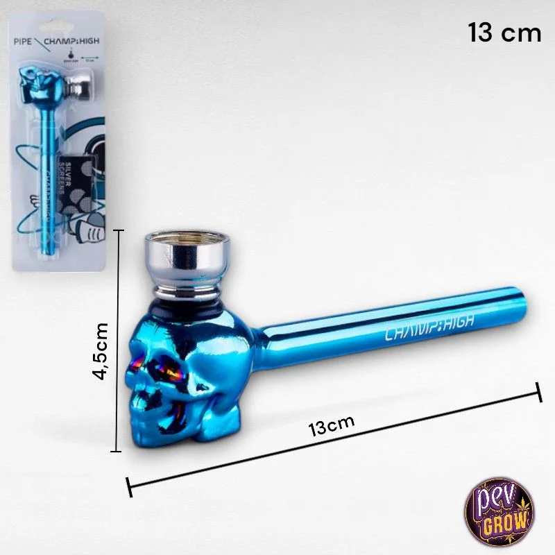Pipa azul brillante con cazoleta en forma de calavera y tubo alargado de 13 cm, junto a una vista del producto en su blíster.