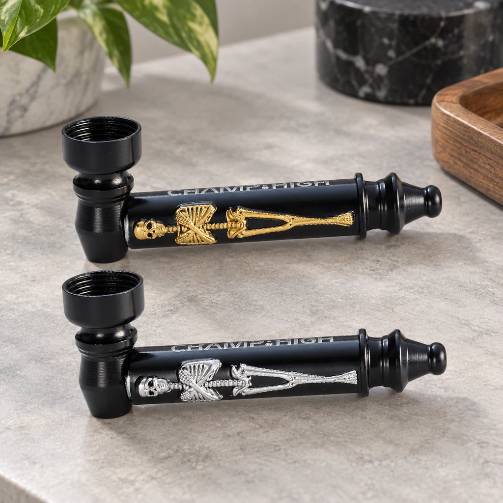 Pipas negras con cazoleta vertical y relieve de esqueleto, en variantes de acabado dorado y plateado sobre una encimera gris.