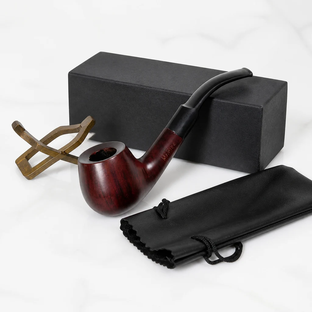 Pipa de madera Mr. Pipe de tono rojizo y boquilla negra curva, junto a un soporte plegable, una funda y una caja negra.