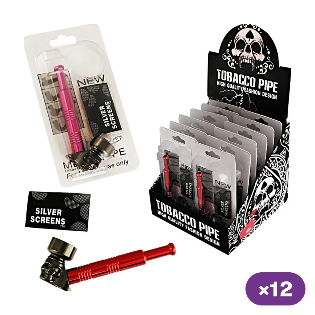 Pipas metálicas con tubos rojos y rosas y cazoletas con calaveras, mostradas sueltas, en blíster y en un expositor con sobres de rejillas.