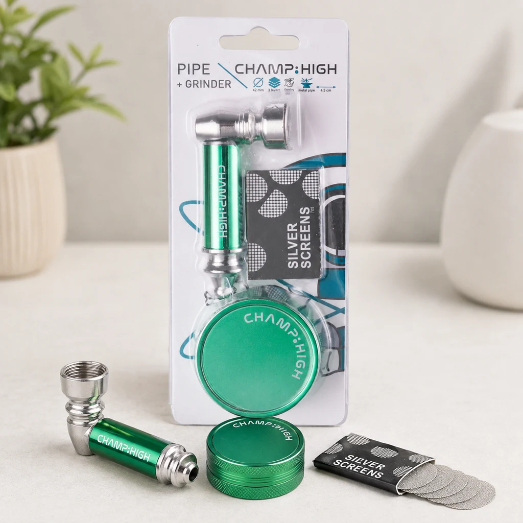 Set CHAMP High en blíster con pipa verde y plateada, grinder y rejillas; delante aparecen los accesorios fuera del envase.
