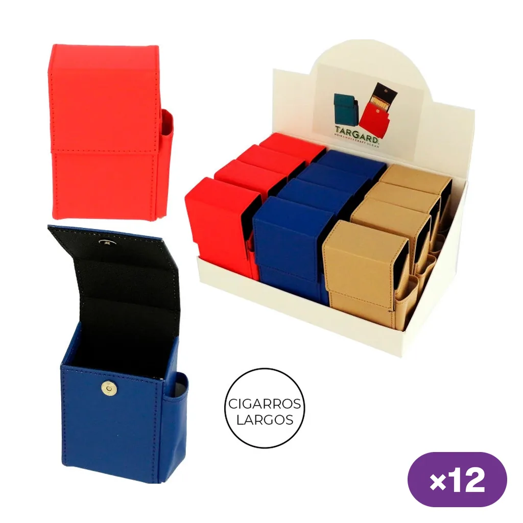 Selección de pitilleras rojas, azules y beige con bolsillo lateral; se muestra una azul abierta y un expositor para cigarros largos.