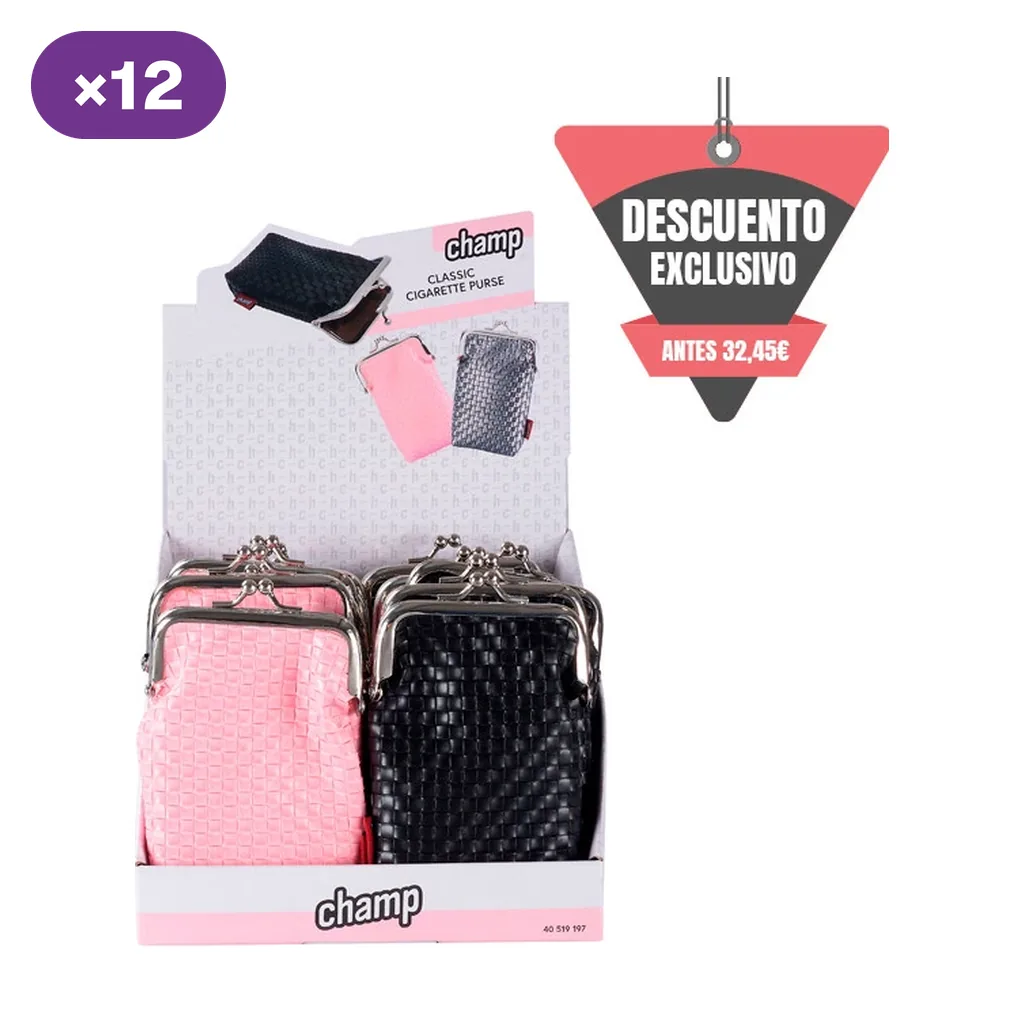 Expositor Champ con pitilleras-monedero rosas y negras, de textura trenzada y cierre metálico de boquilla.