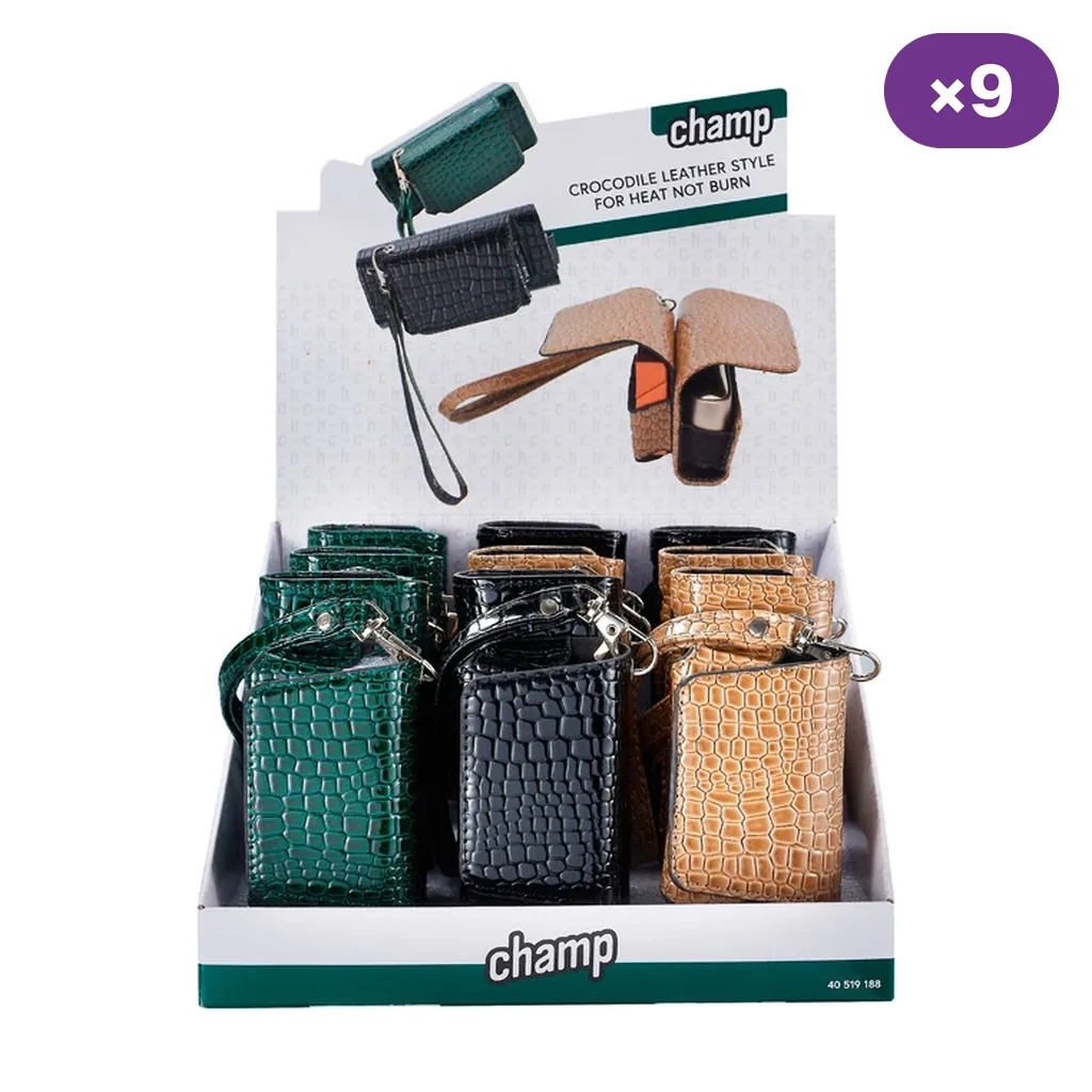 Expositor Champ con pitilleras para IQOS de textura cocodrilo en verde, negro y marrón claro, con correas y una muestra abierta en el cartel.