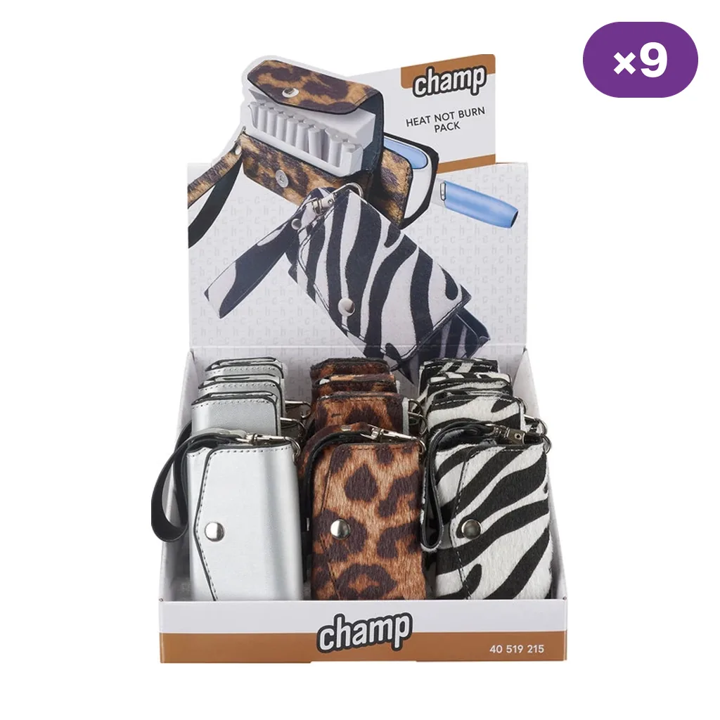 Expositor Champ con pitilleras de acabado plateado y estampados de leopardo y cebra, con cierre de botón y correas; distintivo ×9.
