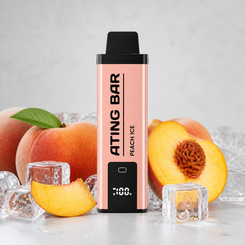 Vapeador Ating Bar rosa con boquilla negra, pantalla frontal y texto Peach Ice, rodeado de melocotones y cubitos de hielo.