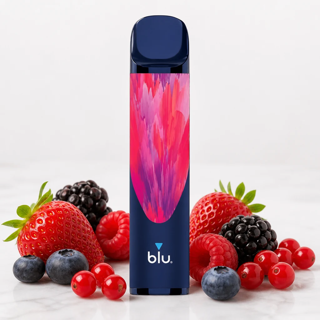 Blu Bar Forest Fruits azul oscuro con motivo rosa y boquilla redondeada, rodeado de fresas, moras, frambuesas, arándanos y grosellas.