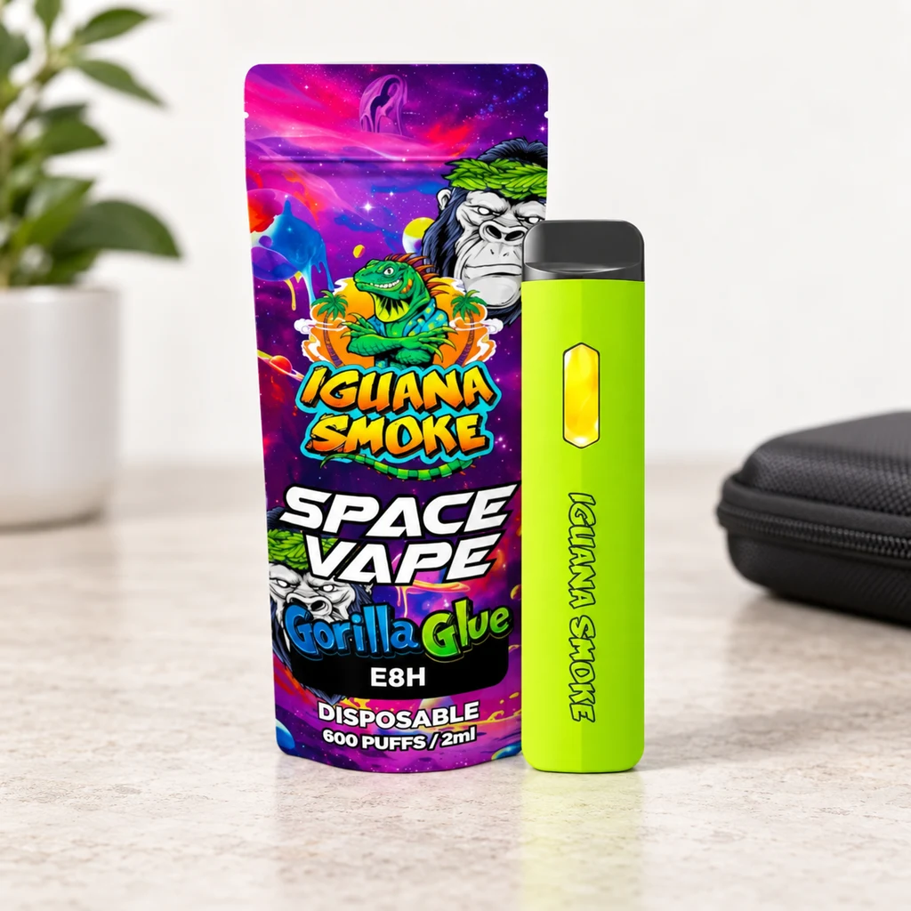 Pod verde lima con boquilla negra junto a un envase de Iguana Smoke Space Vape Gorilla Glue E8H con ilustraciones de colores.
