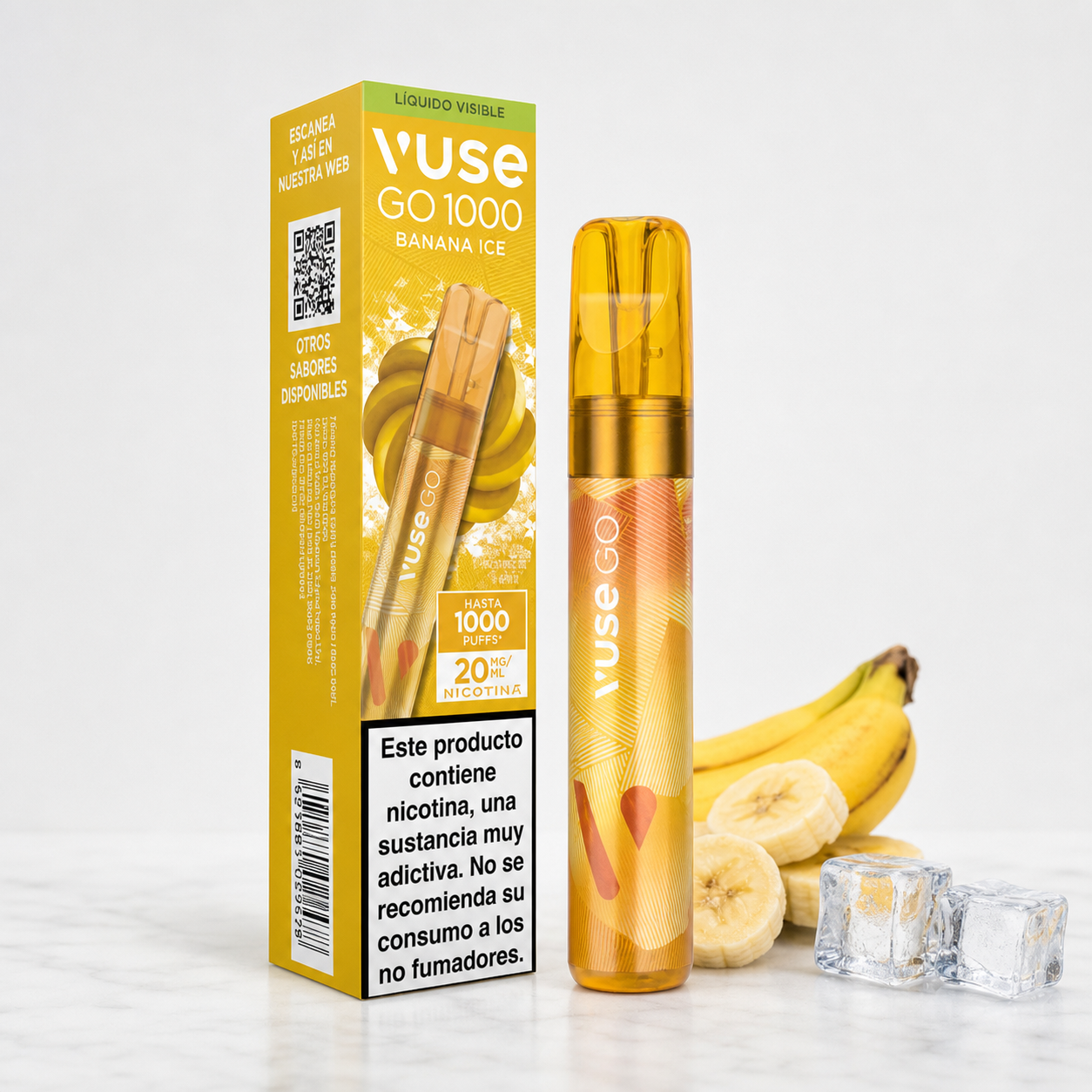 Vuse Go 1000 Banana Ice amarillo junto a su caja, con plátanos enteros, rodajas y cubitos de hielo sobre una superficie clara.