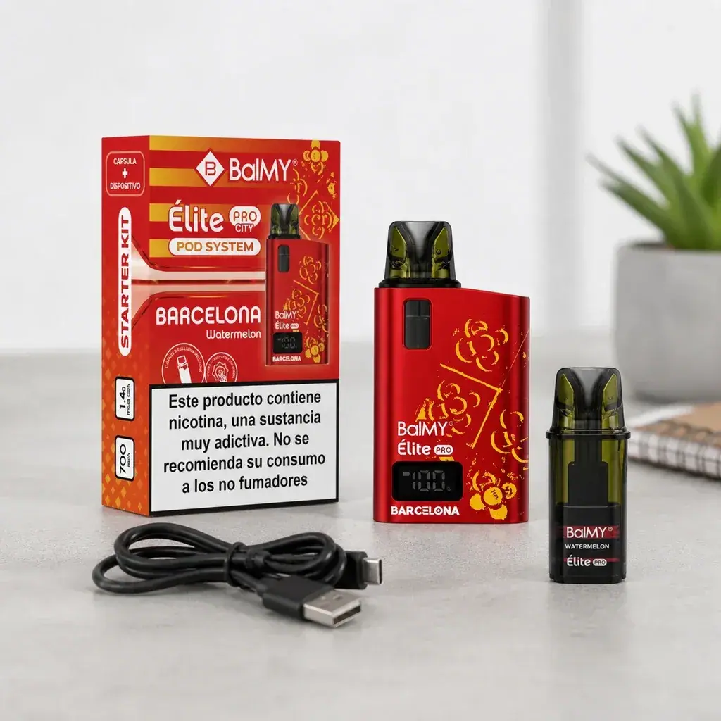 Pod Barcelona Edition rojo con motivos dorados, junto a su caja, un cartucho separado y un cable USB sobre una mesa.