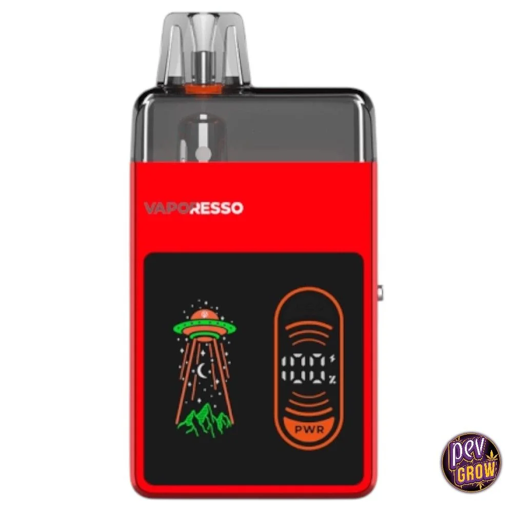 Vaporesso Eco Nano Pro rojo con depósito oscuro, boquilla transparente y panel negro con un ovni ilustrado e indicador digital de batería. Vaporesso Eco Nano Pro rojo con depósito oscuro, boquilla transparente y panel negro con un ovni ilustrado e indicador digital de batería.