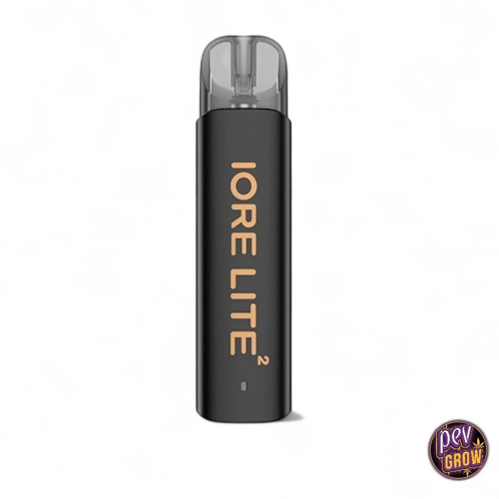 Vapeador Eleaf Iore Lite 2 negro, en posición vertical, con boquilla translúcida e inscripción dorada sobre fondo blanco.