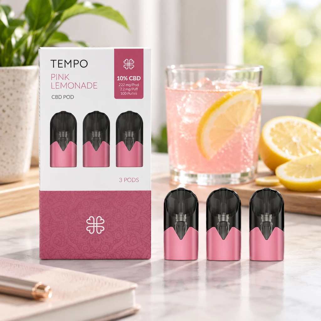 Escena generada de cartuchos rosas y negros junto a una caja Tempo Pink Lemonade CBD, un vaso de bebida rosa y limones.
