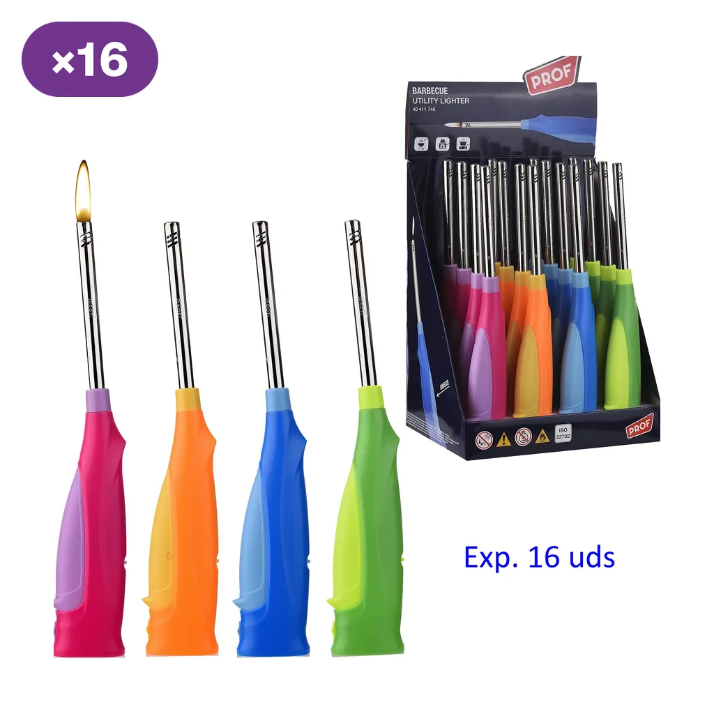 Encendedores de cocina Prof de caña larga en varios colores, uno con llama, junto al expositor rotulado con 16 unidades.