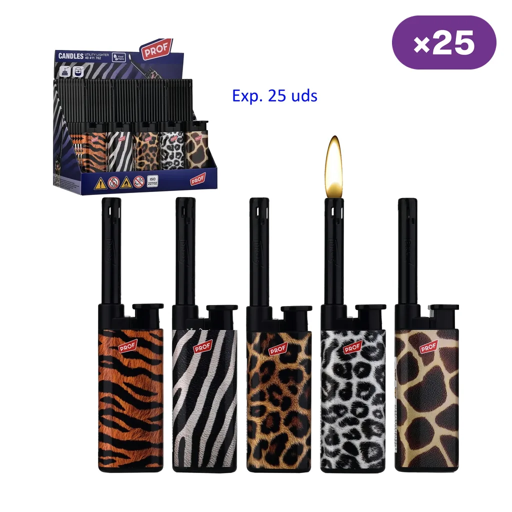 Selección de encendedores Prof de cuello largo con estampados animales, uno con llama, junto a un expositor rotulado con 25 unidades.