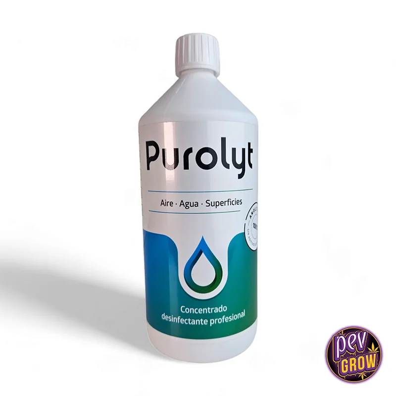 Botella blanca de Purolyt Concentrado Desinfectante con tapón estriado y etiqueta azul y verde para aire, agua y superficies. Botella blanca de Purolyt Concentrado Desinfectante con tapón estriado y etiqueta azul y verde para aire, agua y superficies.