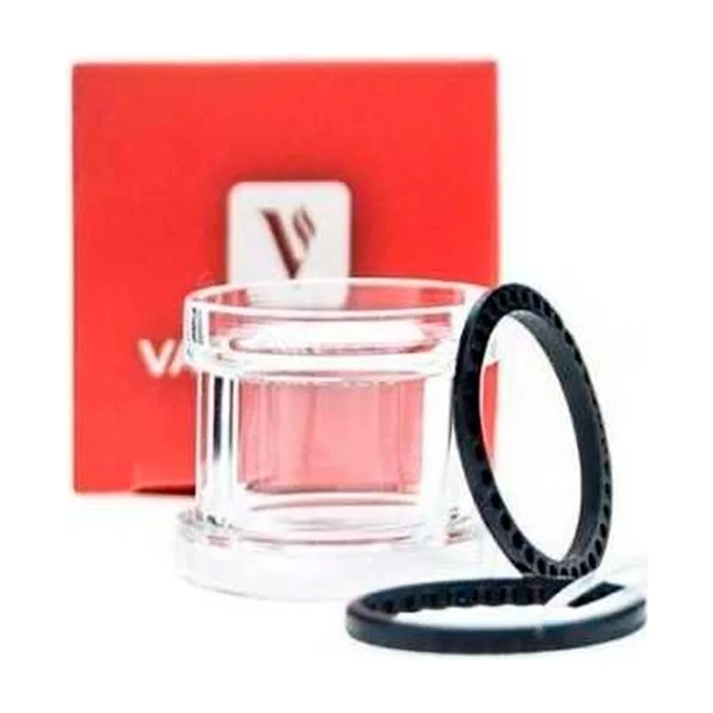 Tubo transparente de recambio para Vaporesso SKY Solo Plus, con dos aros negros delante y una caja roja al fondo. Tubo transparente de recambio para Vaporesso SKY Solo Plus, con dos aros negros delante y una caja roja al fondo.