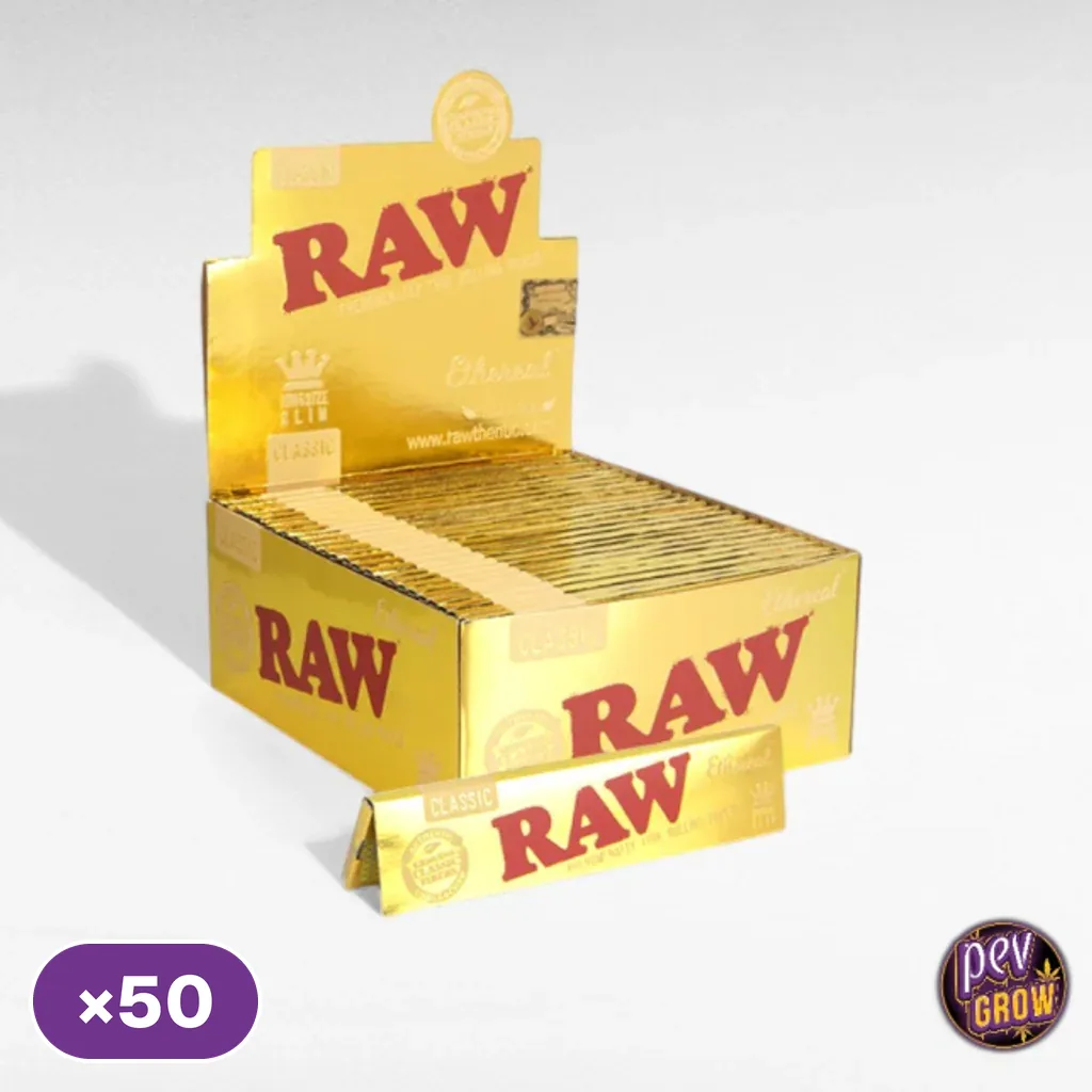 Caja expositora dorada de papel RAW Ethereal con libritos alineados y uno delante; distintivo de 50 unidades. Caja expositora dorada de papel RAW Ethereal con libritos alineados y uno delante; distintivo de 50 unidades.