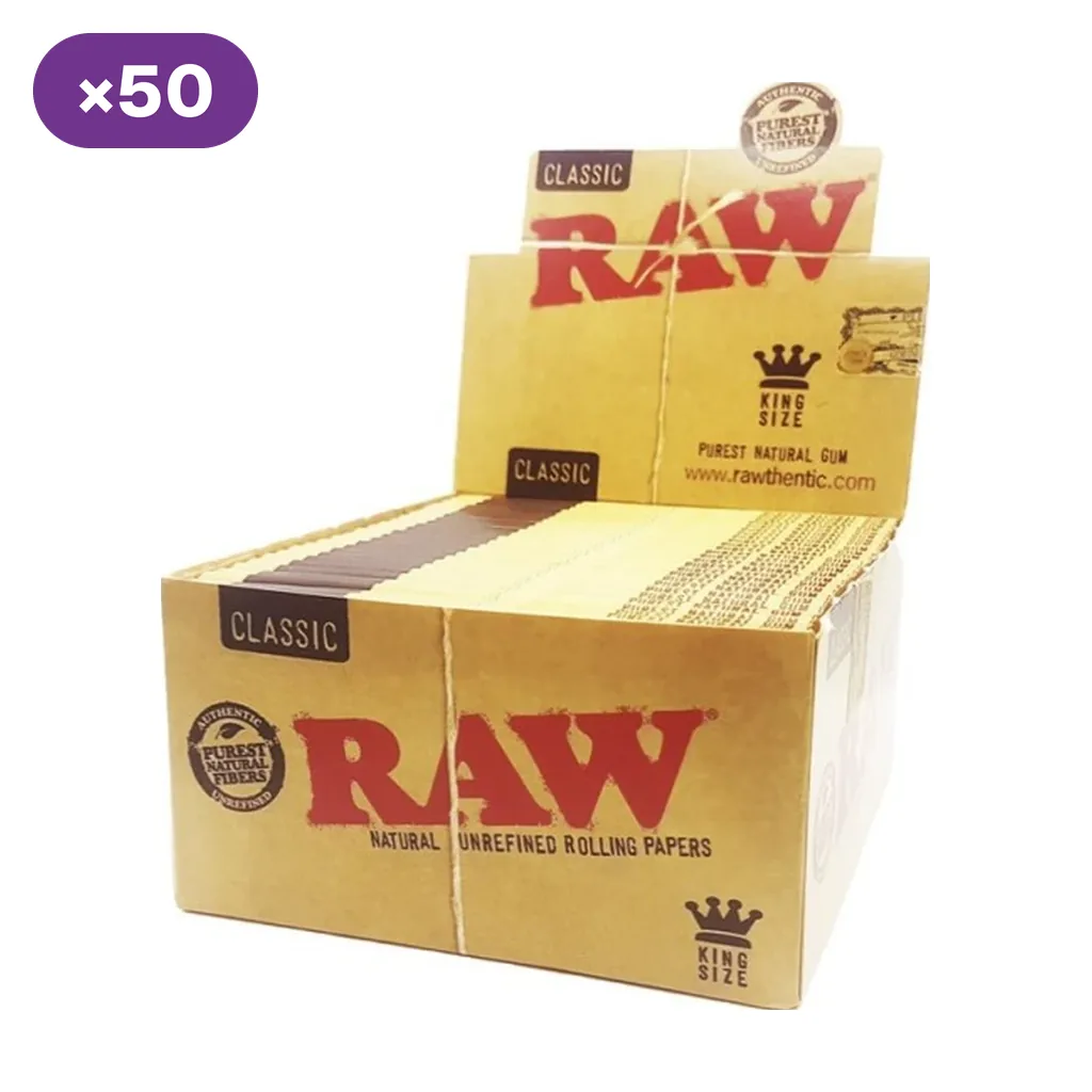 Expositor abierto de papel de liar RAW Classic King Size, con libritos en su interior y distintivo de caja de 50.