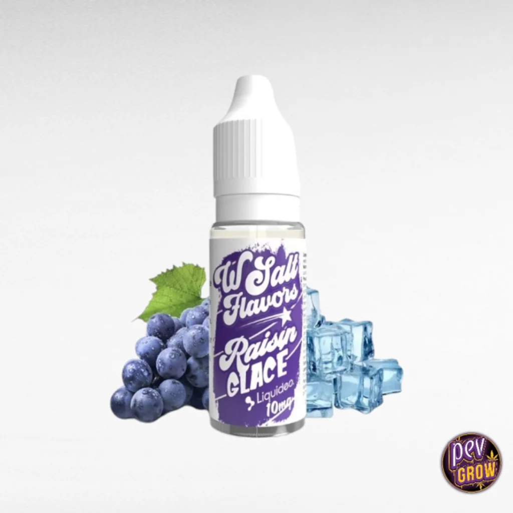 Frasco de sales de nicotina Liquideo de 10 ml con etiqueta morada «Raisin Glace», acompañado de uvas y cubitos de hielo.