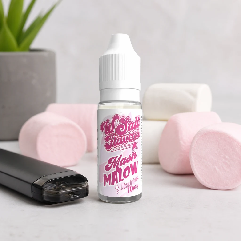 Frasco Mashmalow de Liquideo de 10 ml con tapón blanco y etiqueta rosa, junto a un dispositivo negro y nubes de golosina rosas y blancas.