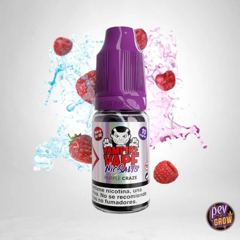 Frasco de sales de nicotina Vampire Vape Purple Craze con tapón morado, rodeado de frutos rojos y salpicaduras azules y rosas.