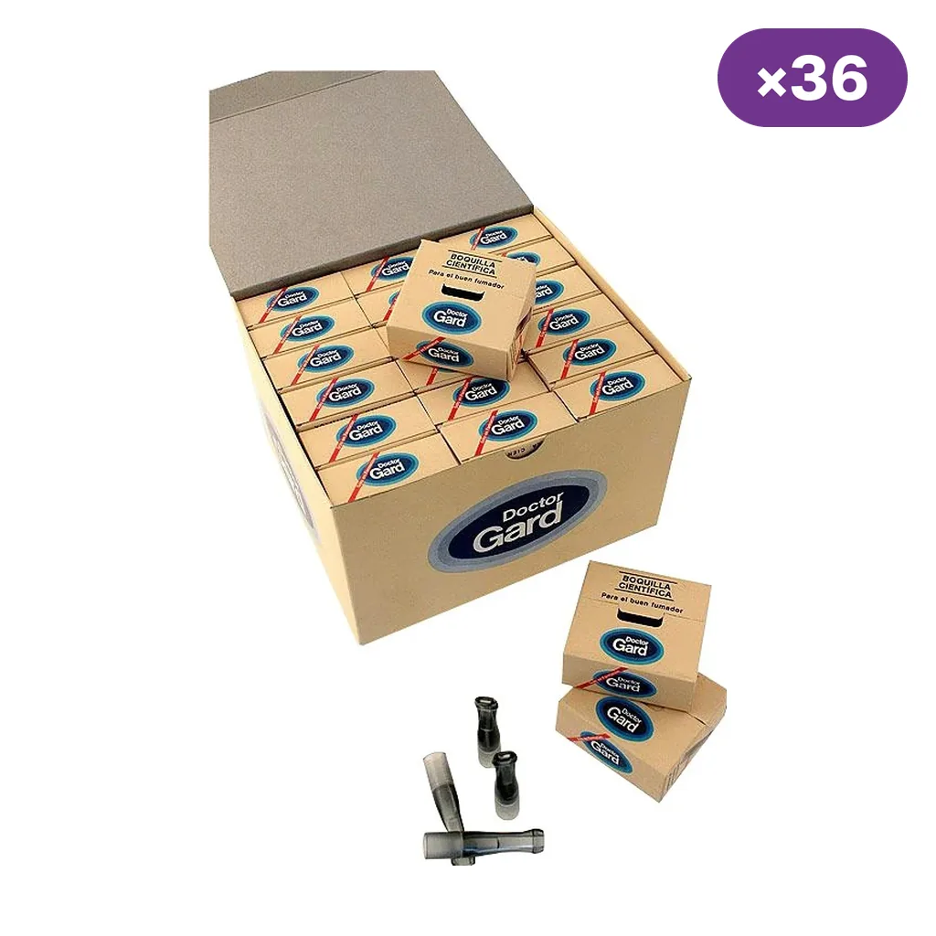 Caja expositora abierta Doctor Gard con varios estuches de boquillas, unidades sueltas delante y distintivo «×36». Caja expositora abierta Doctor Gard con varios estuches de boquillas, unidades sueltas delante y distintivo «×36».