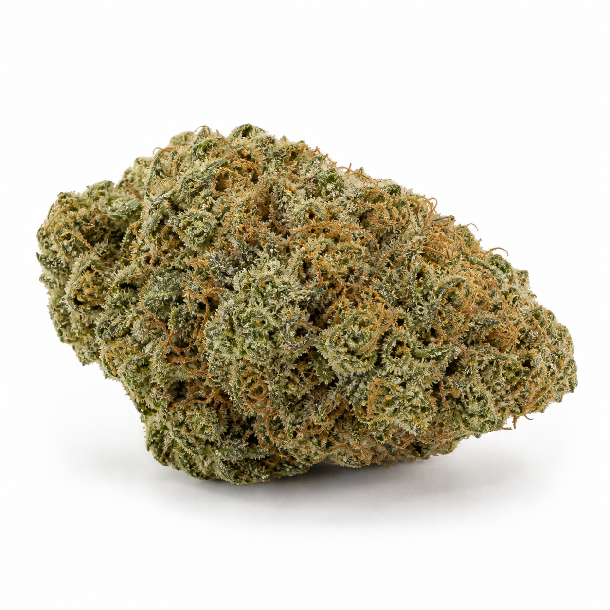 Cogollo de Auto Gorilla de 00 Seeds en primer plano, con tonos verdes, pistilos anaranjados y abundantes tricomas sobre fondo blanco.