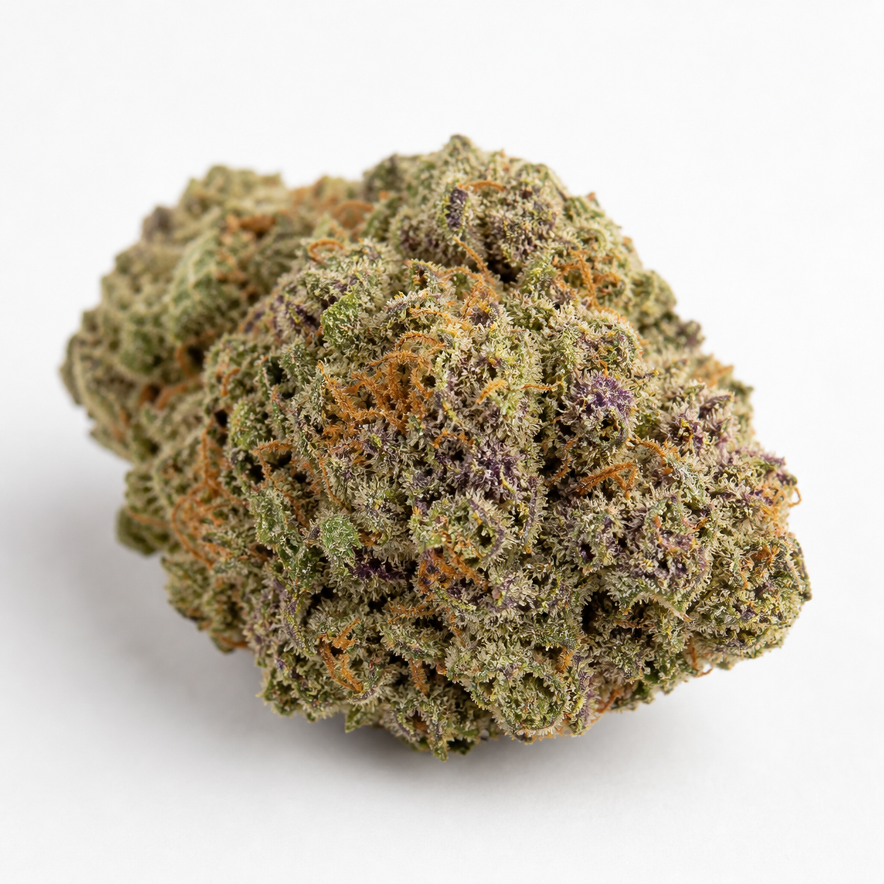Primer plano de un cogollo de Amnesia Zkittlez Auto de Fast Buds, con tonos verdes y violetas, pistilos anaranjados y abundantes tricomas.