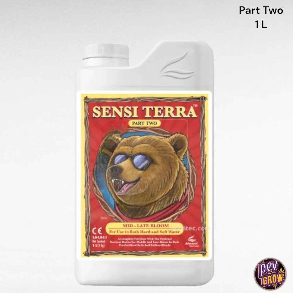 Envase blanco de Sensi Terra Parte 2 de Advanced Nutrients, con etiqueta roja ilustrada con un oso con gafas de sol.