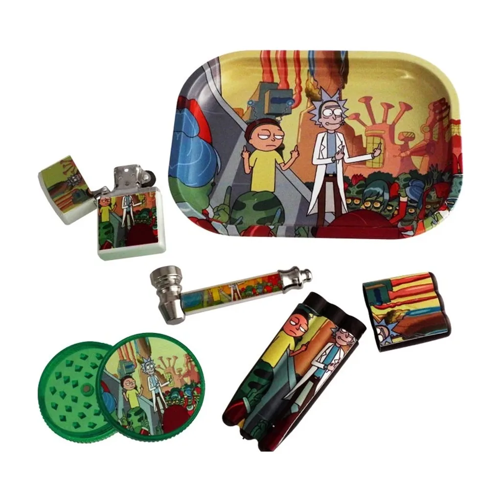 Set de fumador con bandeja, encendedor abierto, pipa, grinder y accesorios decorados con personajes de Rick y Morty. Set de fumador con bandeja, encendedor abierto, pipa, grinder y accesorios decorados con personajes de Rick y Morty.