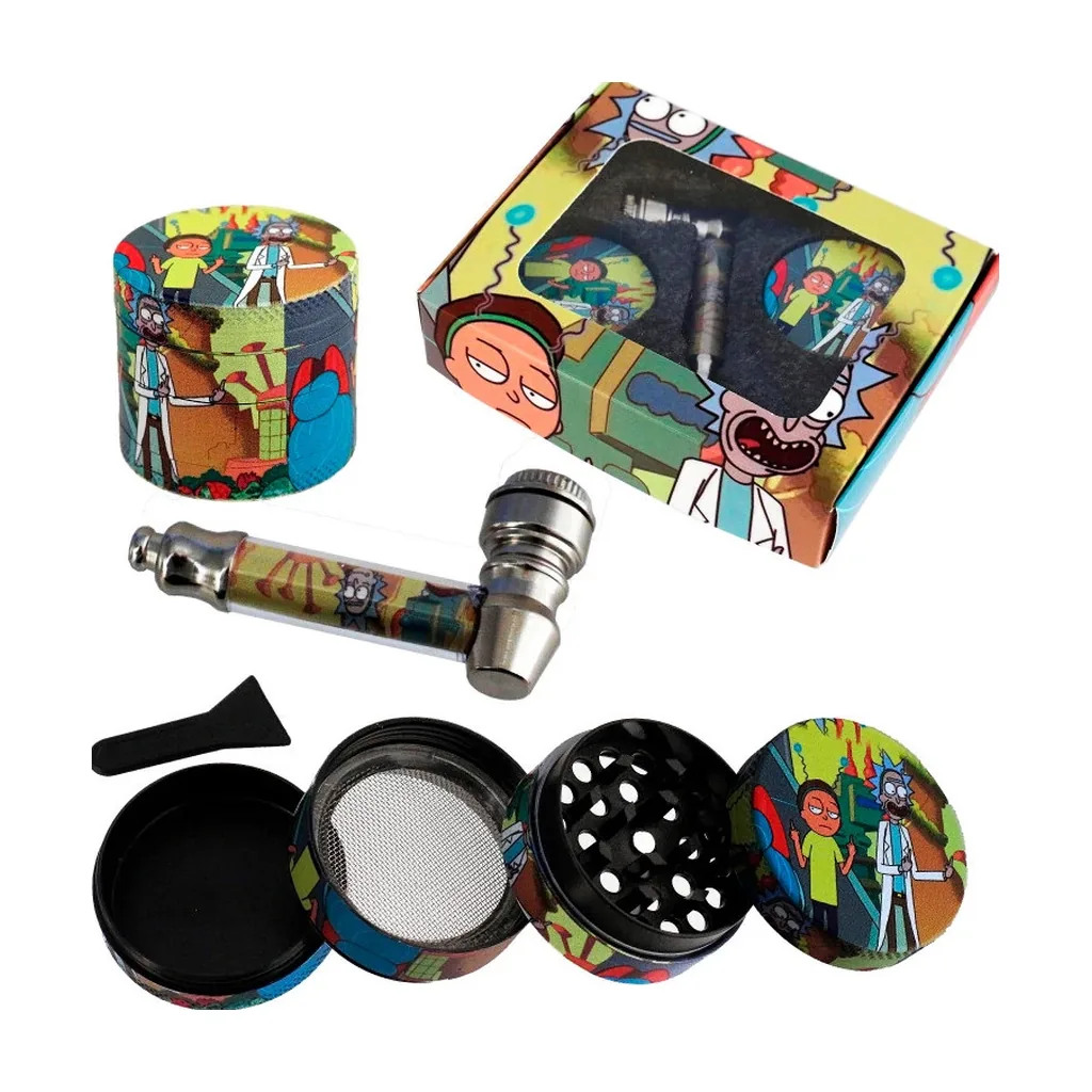 Set de pipa y grinder con dibujos de Rick y Morty, caja con ventana y grinder desmontado que muestra dientes, malla y recogedor. Set de pipa y grinder con dibujos de Rick y Morty, caja con ventana y grinder desmontado que muestra dientes, malla y recogedor.
