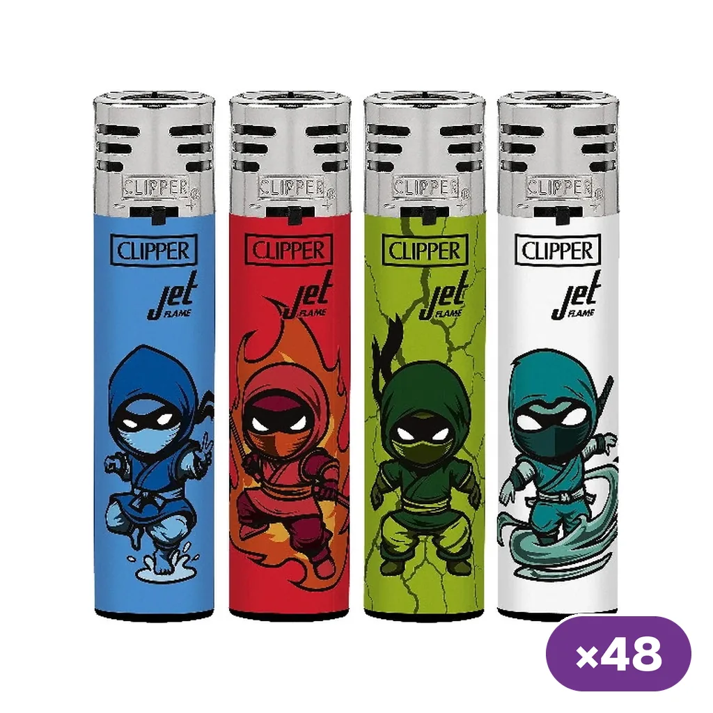 Encendedores Clipper Jet Flame Shadow Clan con diseños de ninjas sobre cuerpos azul, rojo, verde y blanco, alineados de frente.
