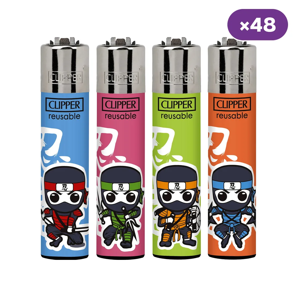 Selección de encendedores Clipper Shinobis en azul, rosa, verde y naranja, con dibujos de ninjas y distintivo de 48 unidades.
