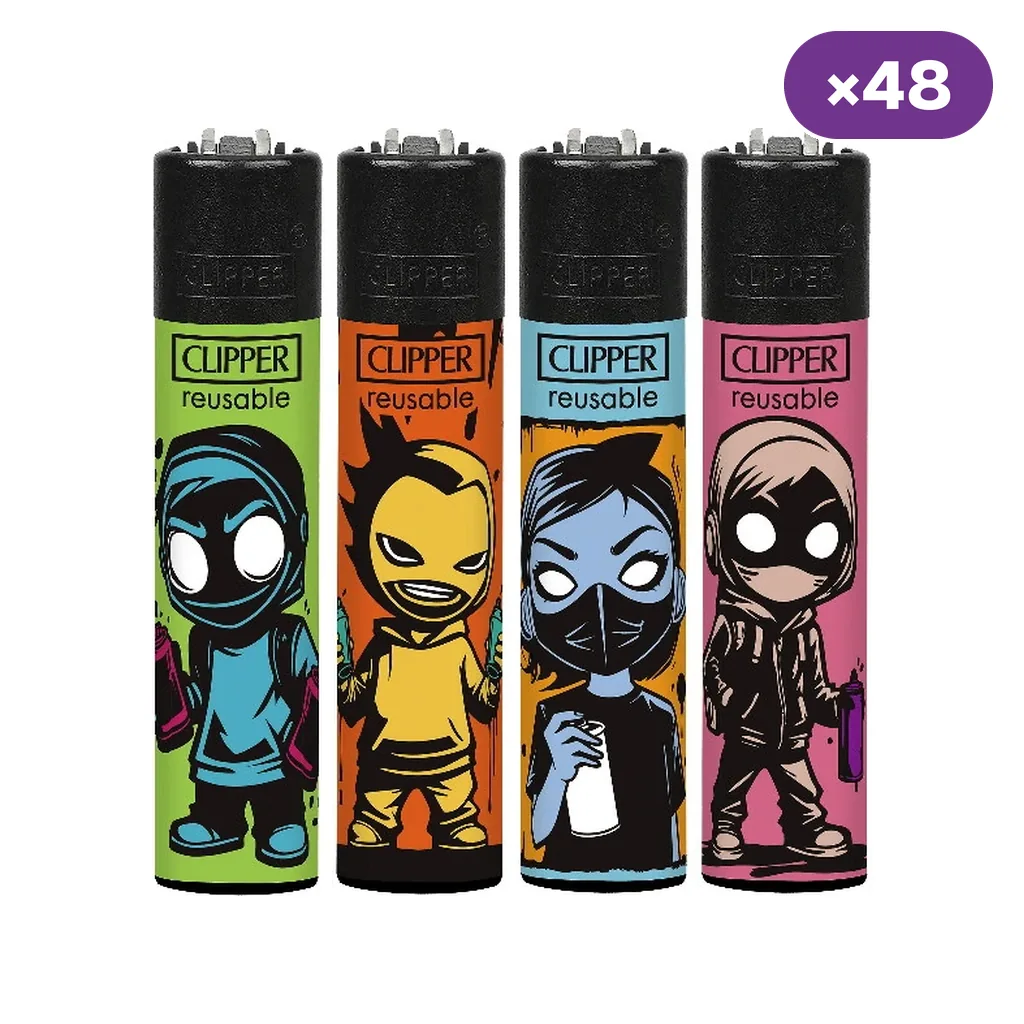 Cuatro diseños de encendedores Clipper Spray Crew con personajes enmascarados sobre fondos de colores y distintivo ×48.