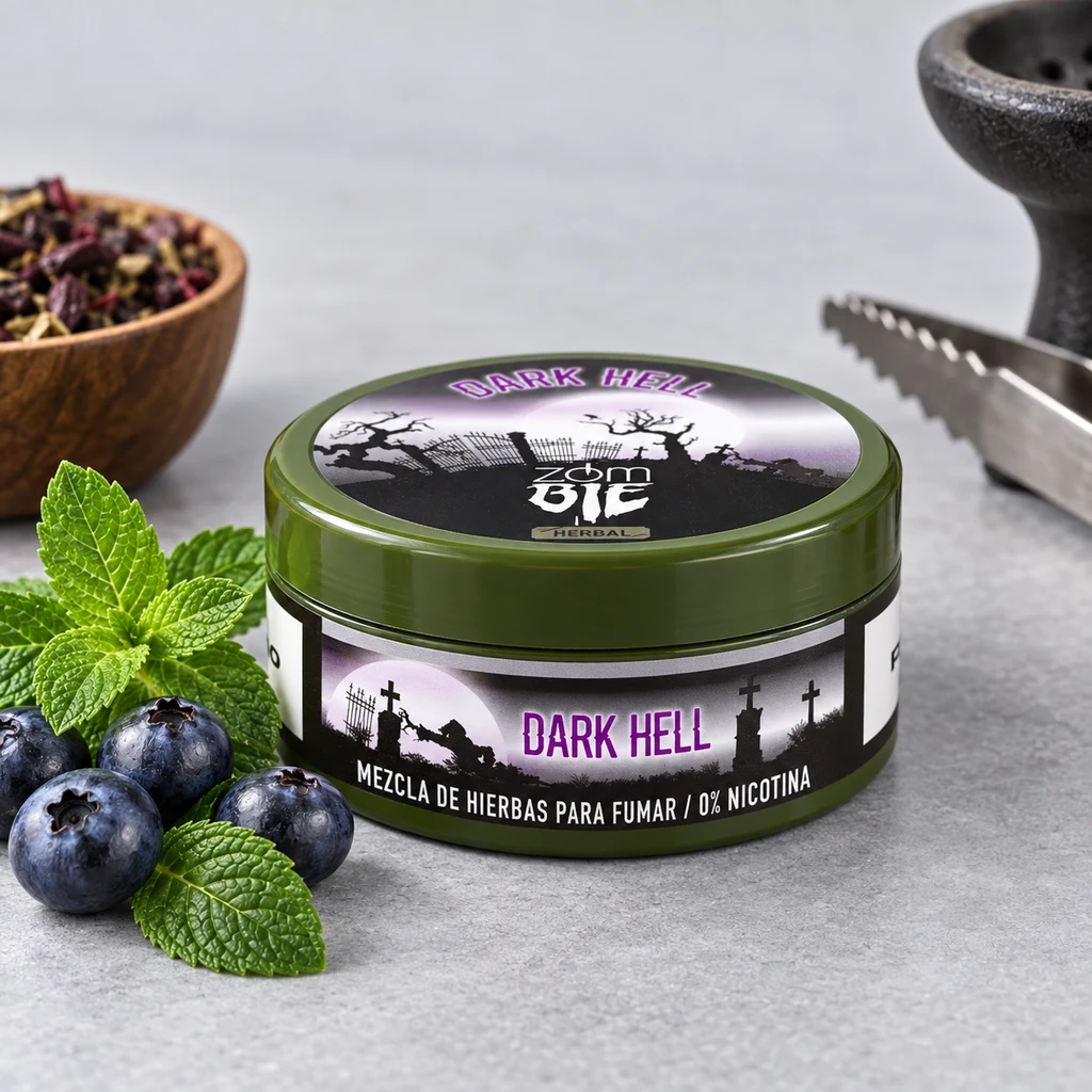 Bote verde Dark Hell con ilustración de cementerio y etiqueta de mezcla de hierbas para fumar, junto a arándanos y menta.