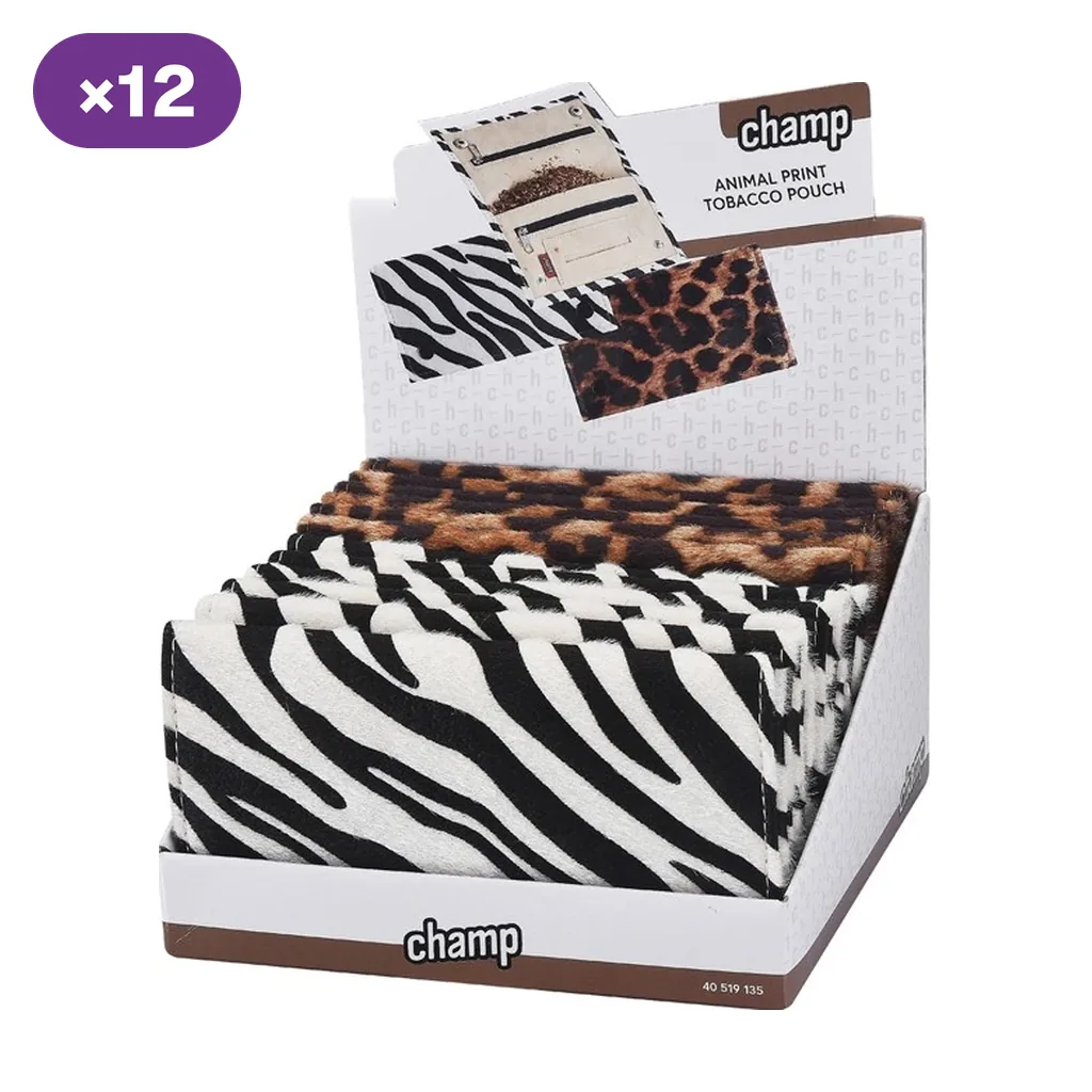 Expositor Champ con tabaqueras de estampados de cebra y leopardo, una muestra abierta en el cartel y distintivo ×12.