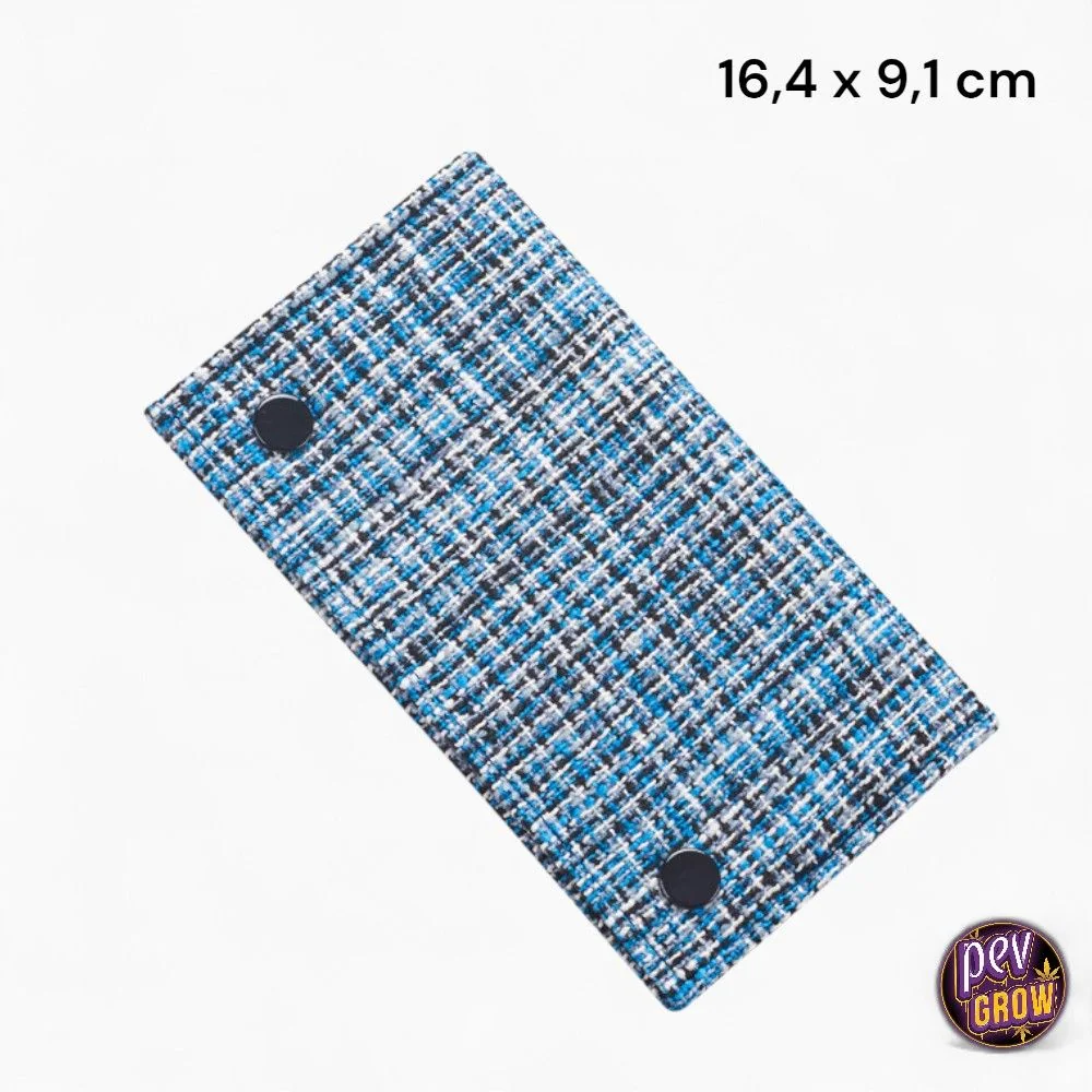 Bolsa de tela Champ High La Siesta Arcade dispuesta en diagonal, con trama azul, blanca y negra y cierres circulares negros.