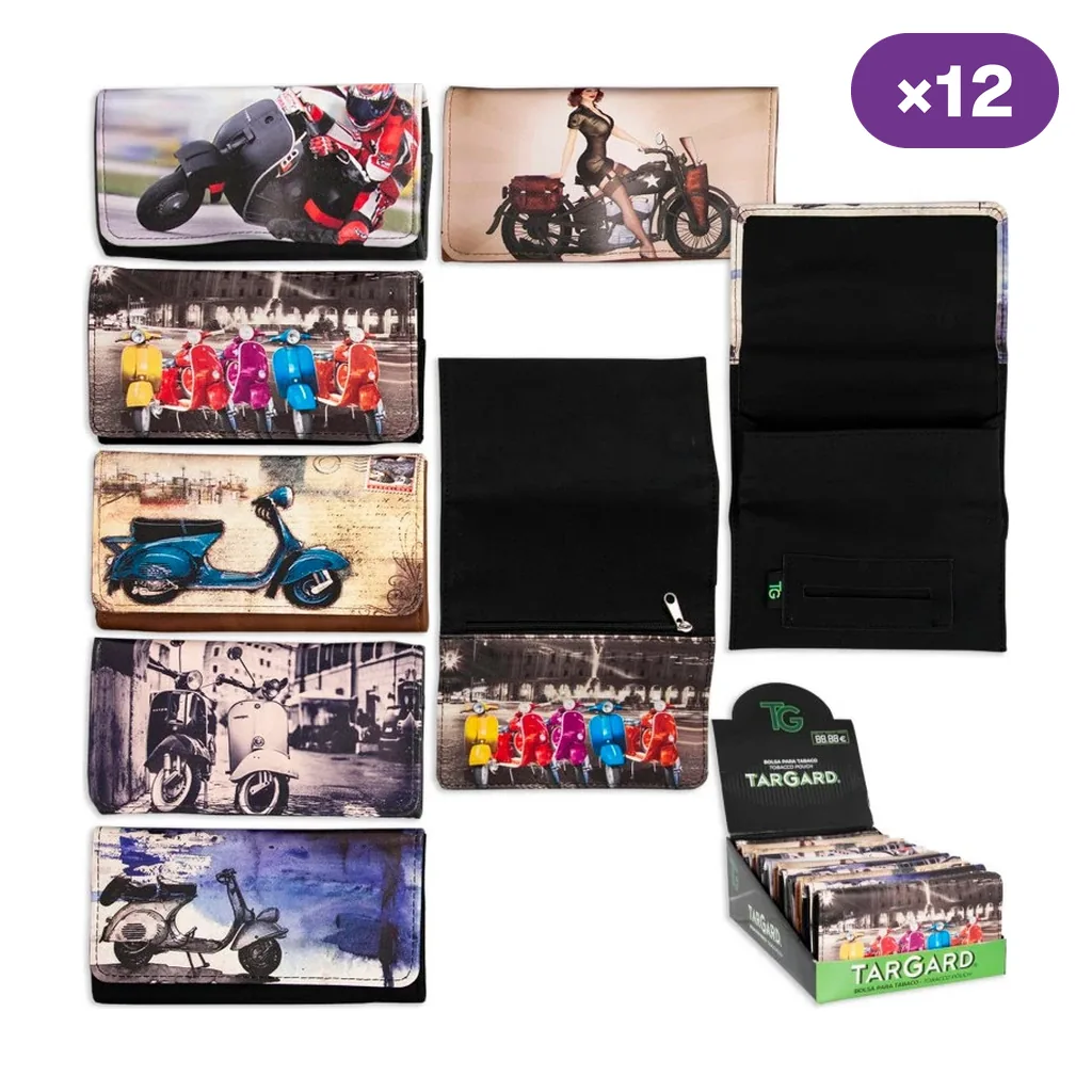 Selección de tabaqueras Targard con estampados de motos y escúteres, vistas abiertas y cerradas, junto a un expositor y el rótulo «×12».