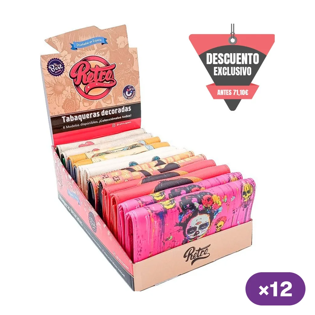 Expositor de tabaqueras Retro Colección 1 con distintos estampados y colores; destaca una rosa con una calavera decorada en el frontal.