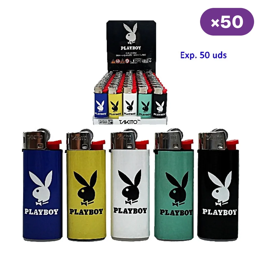 Encendedores Takito Playboy en varios colores, con logotipo del conejo y pulsador rojo, junto a un expositor rotulado con 50 unidades.