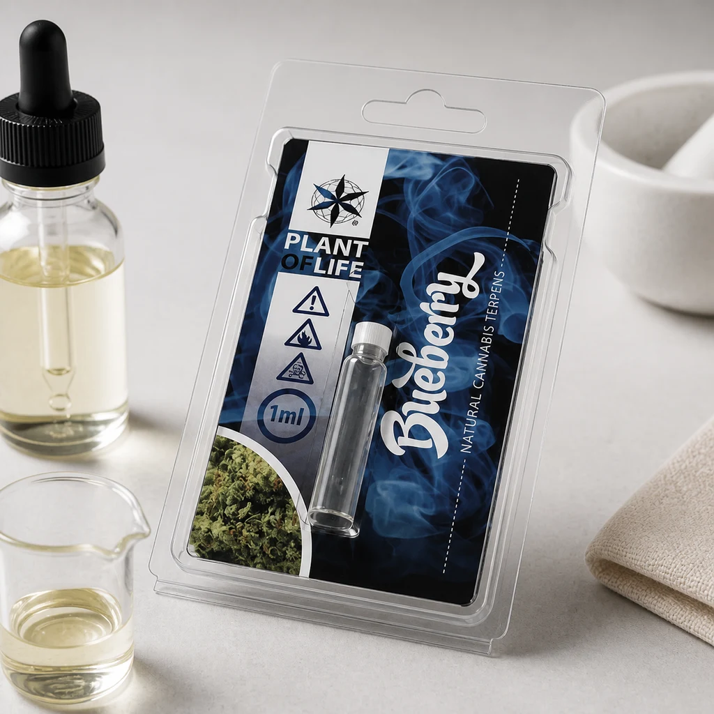 Envase de terpenos Blueberry de 1 ml de Plant of Life en blíster, junto a un frasco con cuentagotas y un vaso con líquido claro.