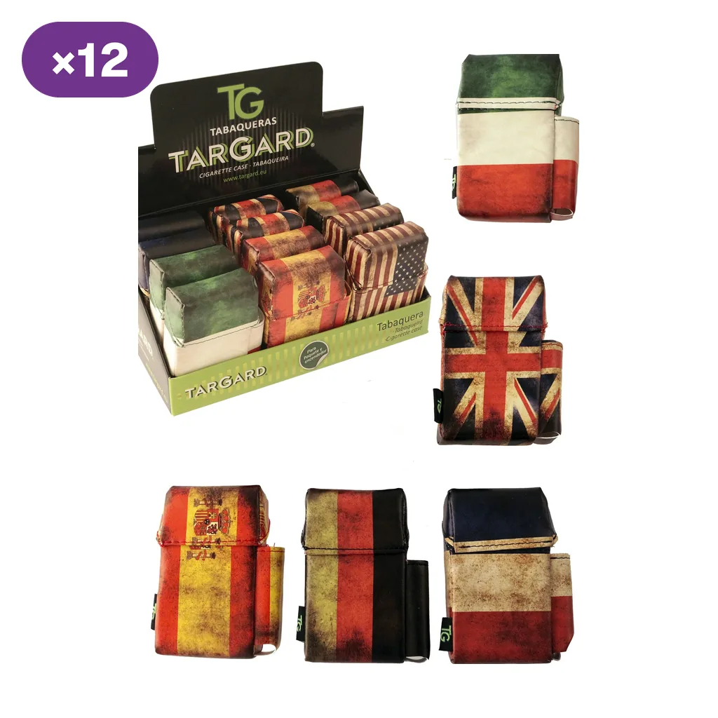 Expositor TG Targard y selección de tabaqueras con banderas de Italia, Reino Unido, España, Alemania y Francia, con acabado visual envejecido.