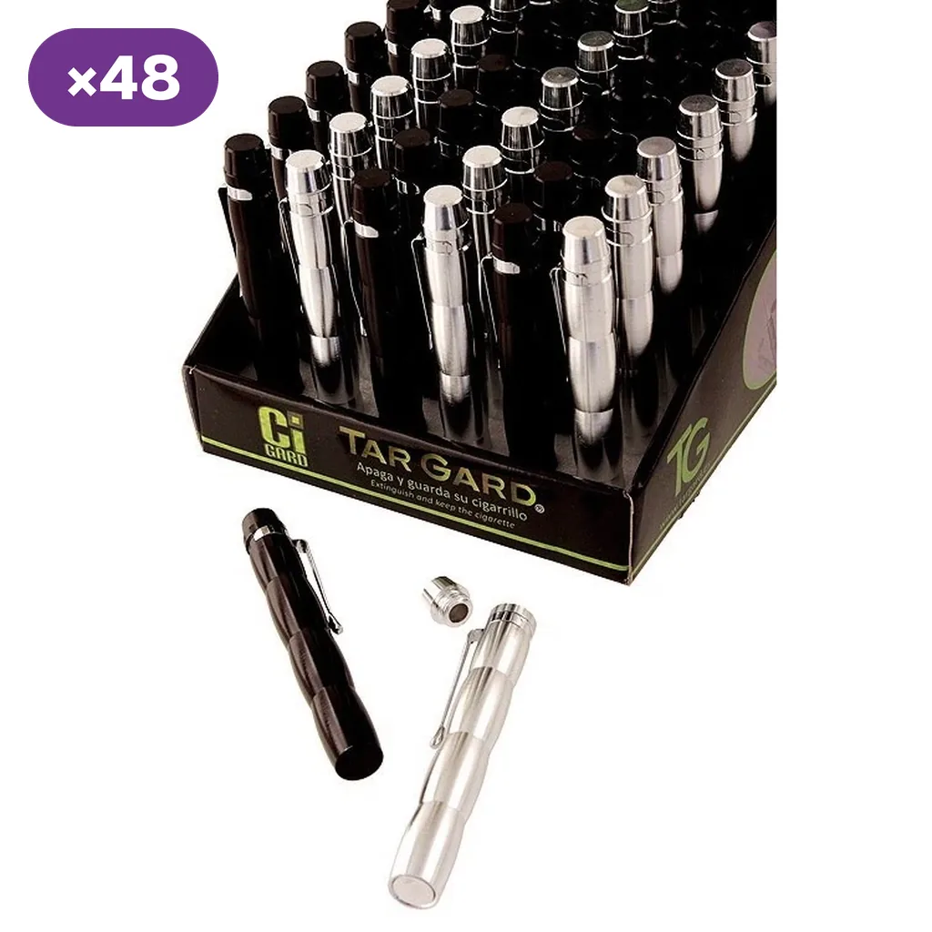 Expositor Tar Gard con guardacigarros negros y plateados con clip, junto a modelos sueltos y una tapa desenroscada; distintivo «×48».