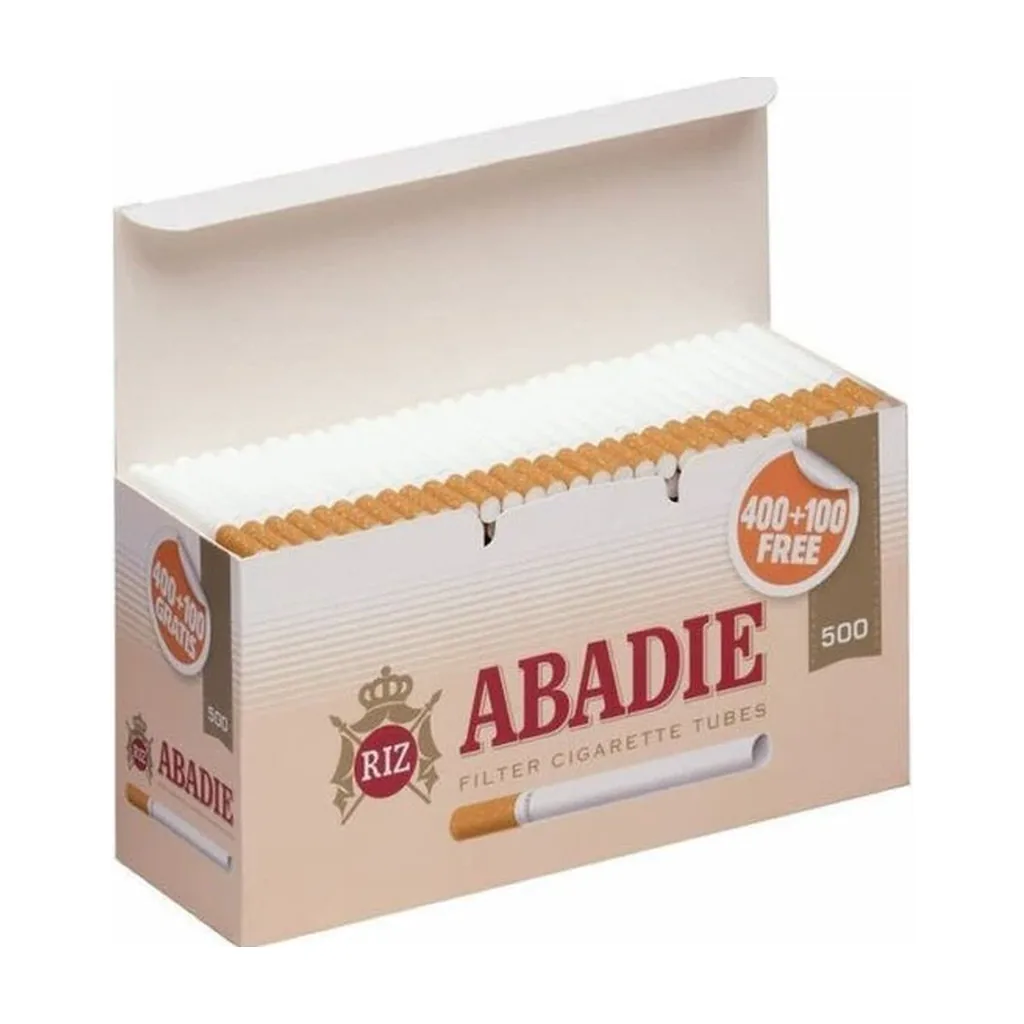 Caja abierta de tubos Abadie con filtros marrones, tubos blancos alineados y las inscripciones «500» y «400+100 FREE». Caja abierta de tubos Abadie con filtros marrones, tubos blancos alineados y las inscripciones «500» y «400+100 FREE».