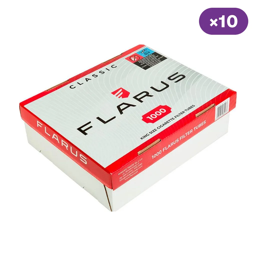 Caja blanca y roja de tubos para cigarrillos Flarus Classic, vista en perspectiva, con la cifra 1000 y un distintivo de diez unidades. Caja blanca y roja de tubos para cigarrillos Flarus Classic, vista en perspectiva, con la cifra 1000 y un distintivo de diez unidades.