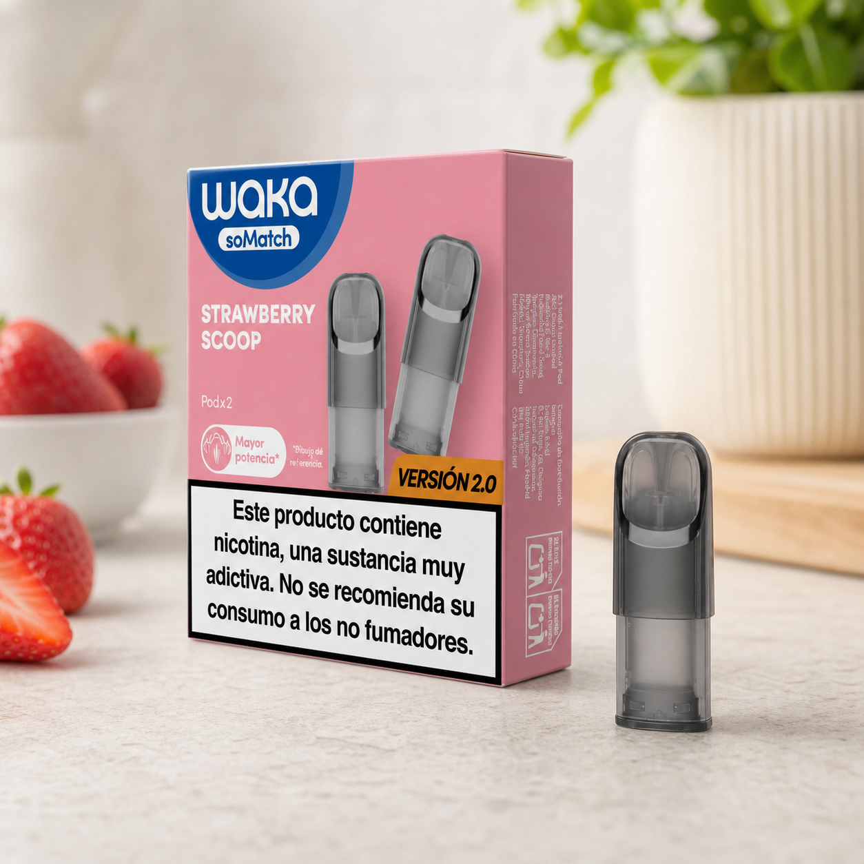 Cartucho Waka Strawberry Scoop junto a su caja rosa con advertencia sobre nicotina, con fresas alrededor.